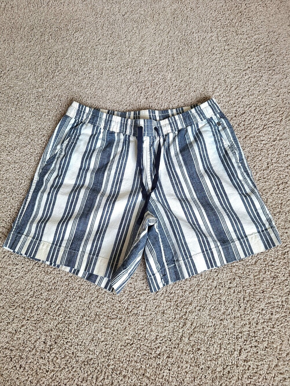 LL Bean Women's Favorite Fit Lakewash Dock Pull On Shorts Blue White Stripes 6 - Picture 2 of 7